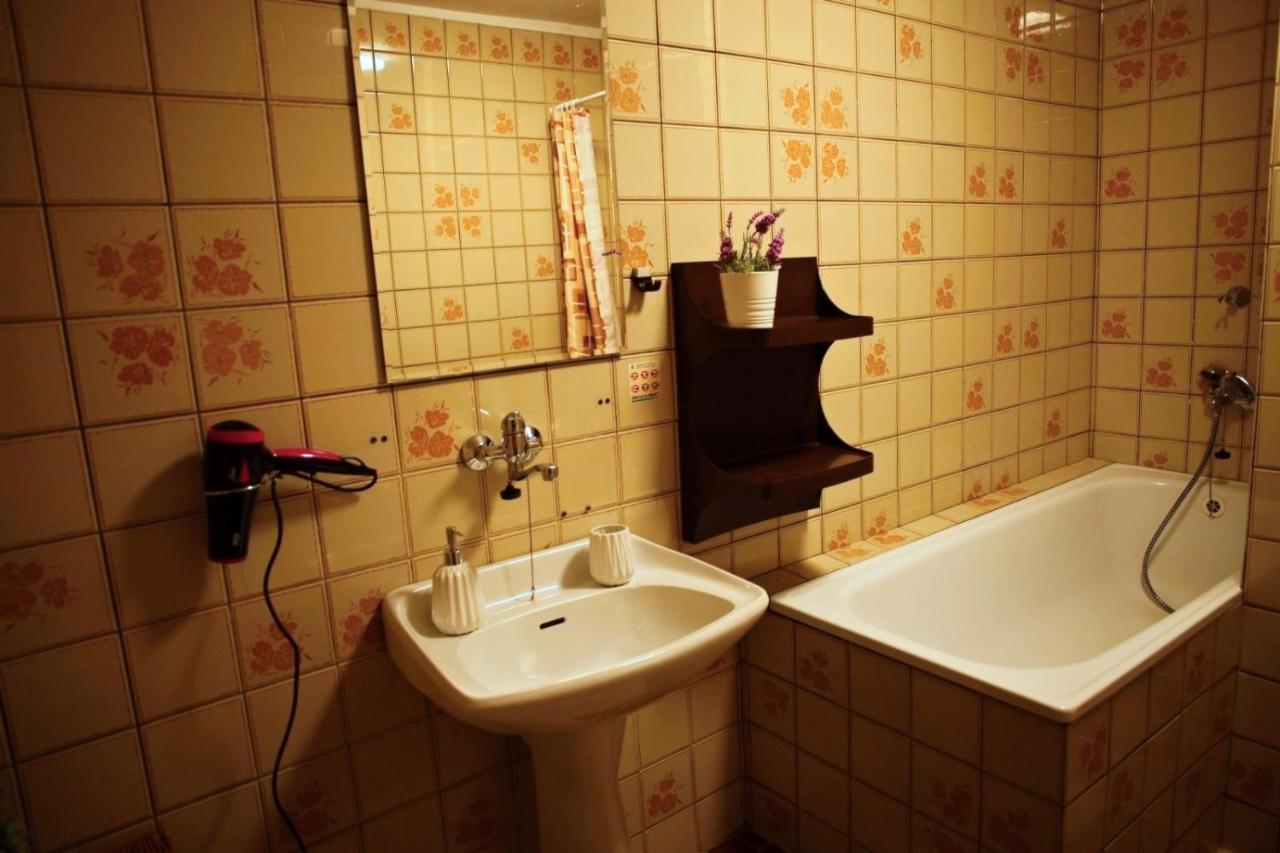 Dum V Ceskem Raji Villa Dolni Bousov Ngoại thất bức ảnh