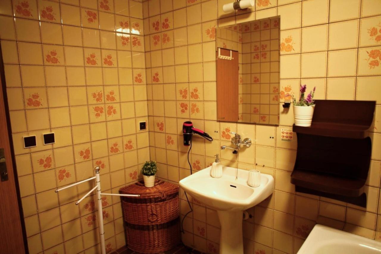 Dum V Ceskem Raji Villa Dolni Bousov Ngoại thất bức ảnh