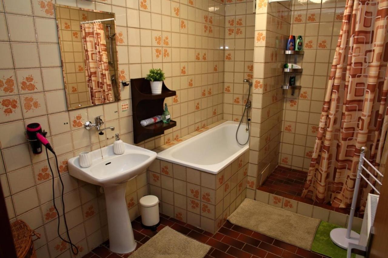 Dum V Ceskem Raji Villa Dolni Bousov Ngoại thất bức ảnh